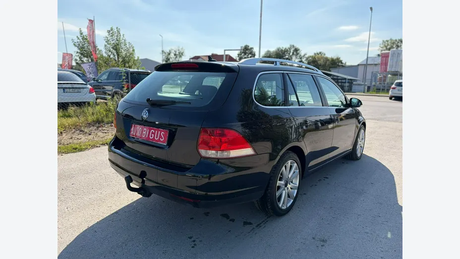VOLKSWAGEN Golf -