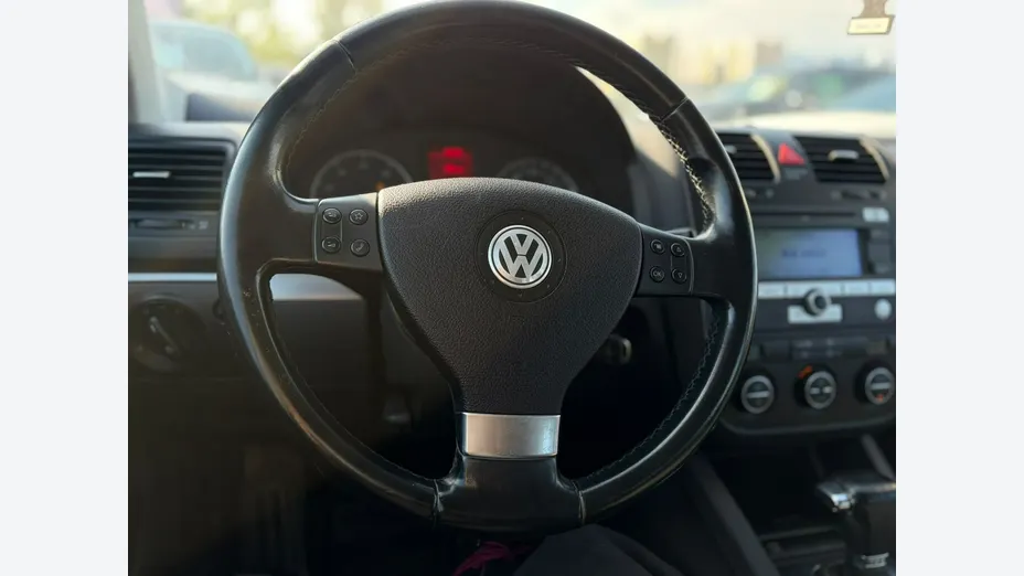 VOLKSWAGEN Golf -