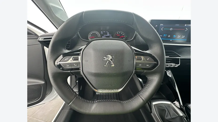 PEUGEOT 208 -