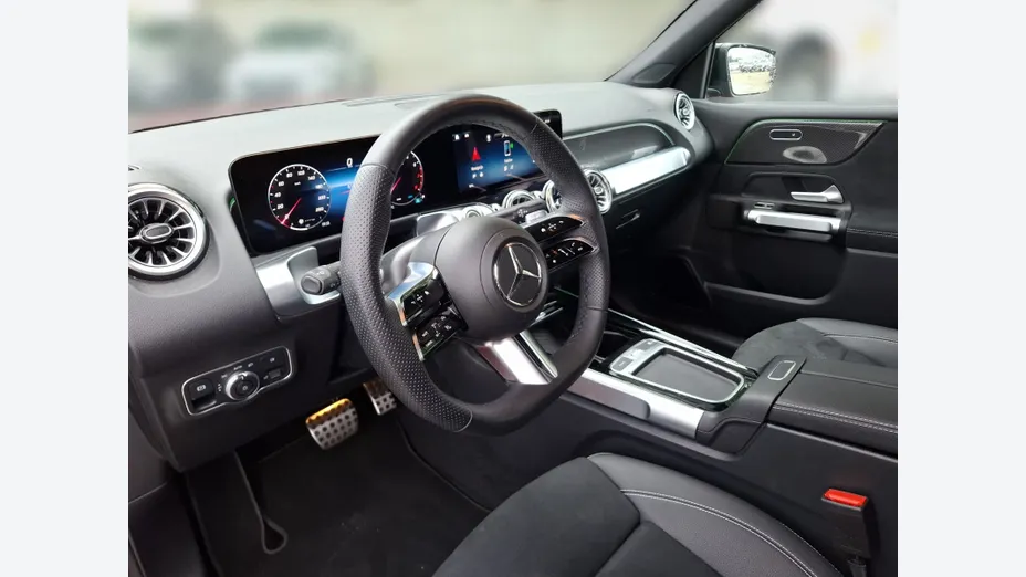 MERCEDES-BENZ GLB GLB 200 mHEV AMG Line 7G-DCT