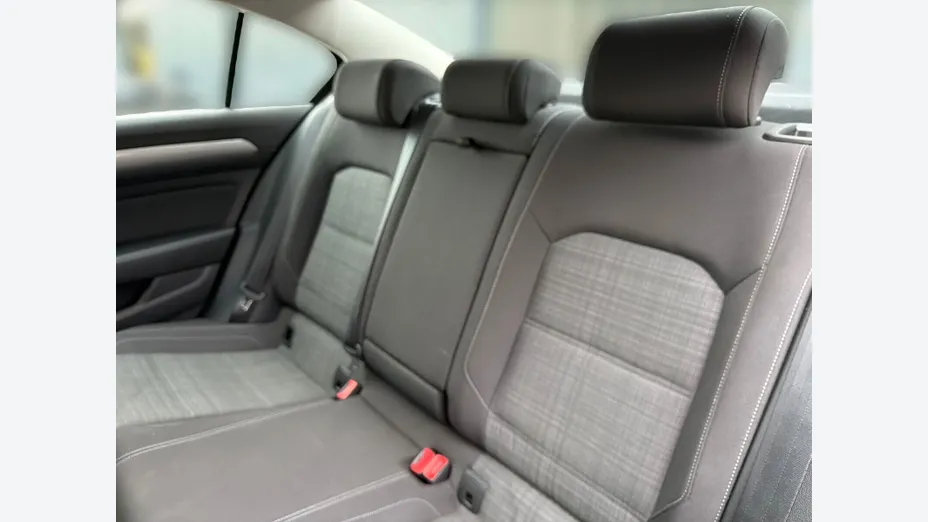 VOLKSWAGEN Passat -