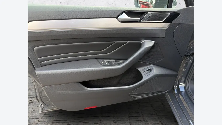 VOLKSWAGEN Passat -