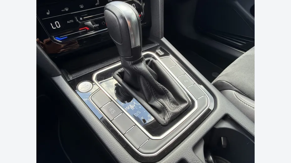 VOLKSWAGEN Passat -