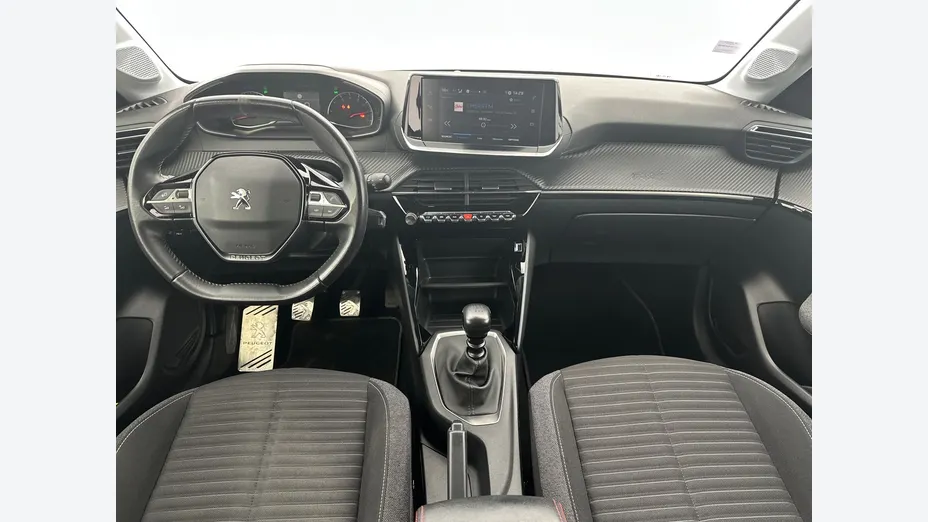 PEUGEOT 208 -