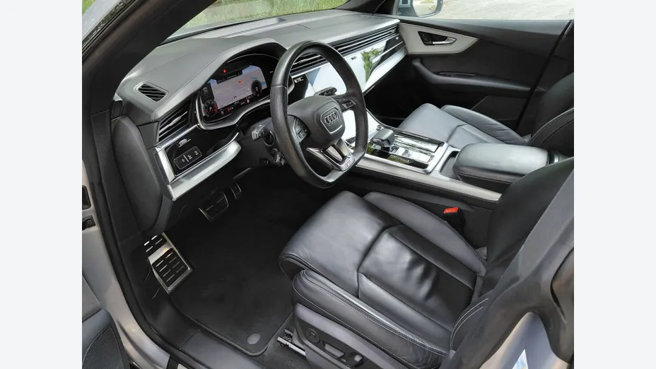 AUDI Q8 -