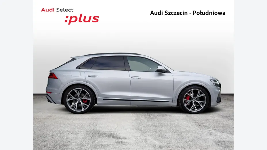 AUDI Q8 -