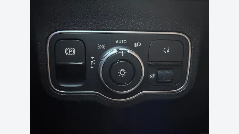 MERCEDES-BENZ GLB GLB 200 7G-DCT