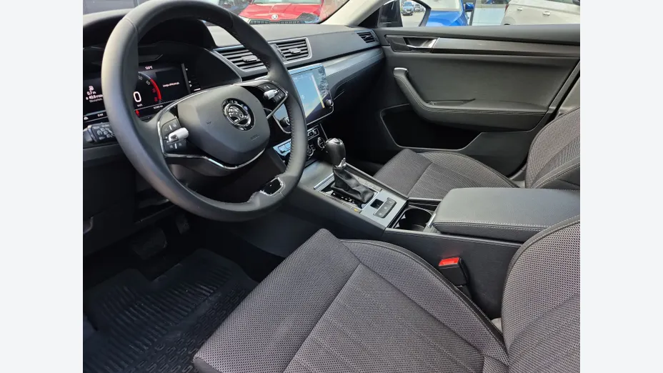 SKODA Superb -