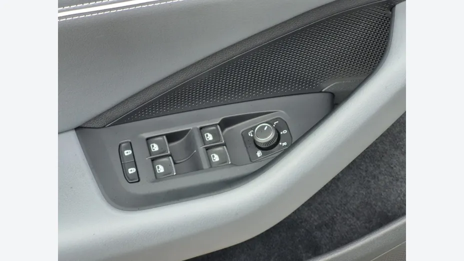 VOLKSWAGEN Passat -