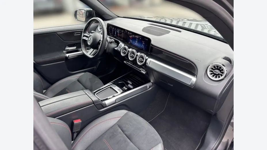 MERCEDES-BENZ GLB GLB 200 mHEV AMG Line 7G-DCT