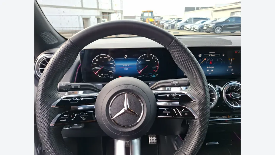 MERCEDES-BENZ GLB GLB 200 mHEV AMG Line 7G-DCT