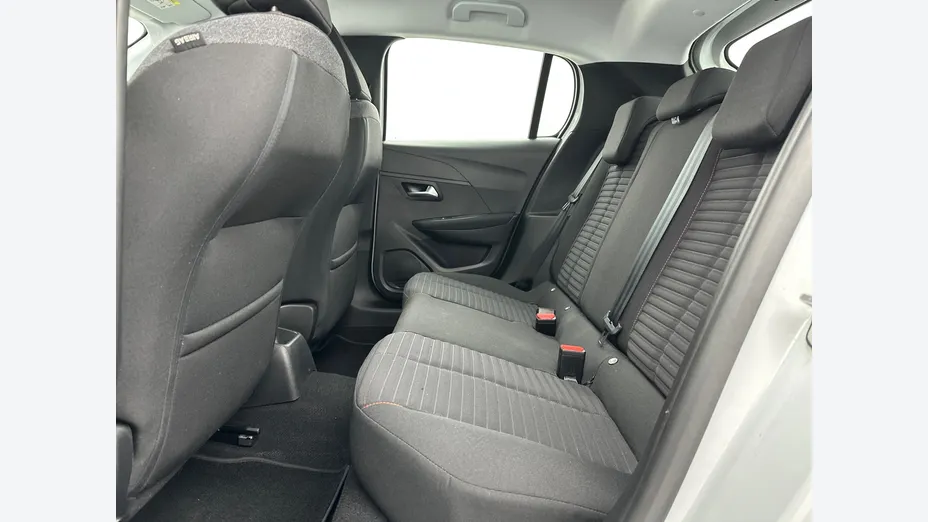 PEUGEOT 208 -