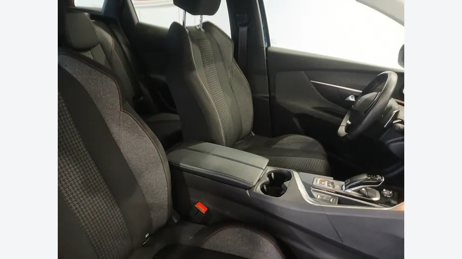 PEUGEOT 3008 -