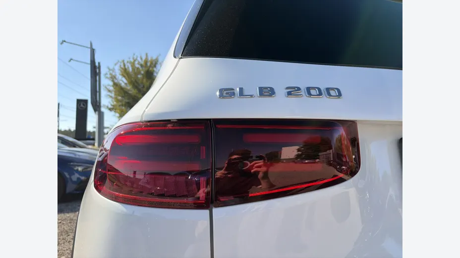 MERCEDES-BENZ GLB GLB 200 mHEV AMG Line 7G-DCT