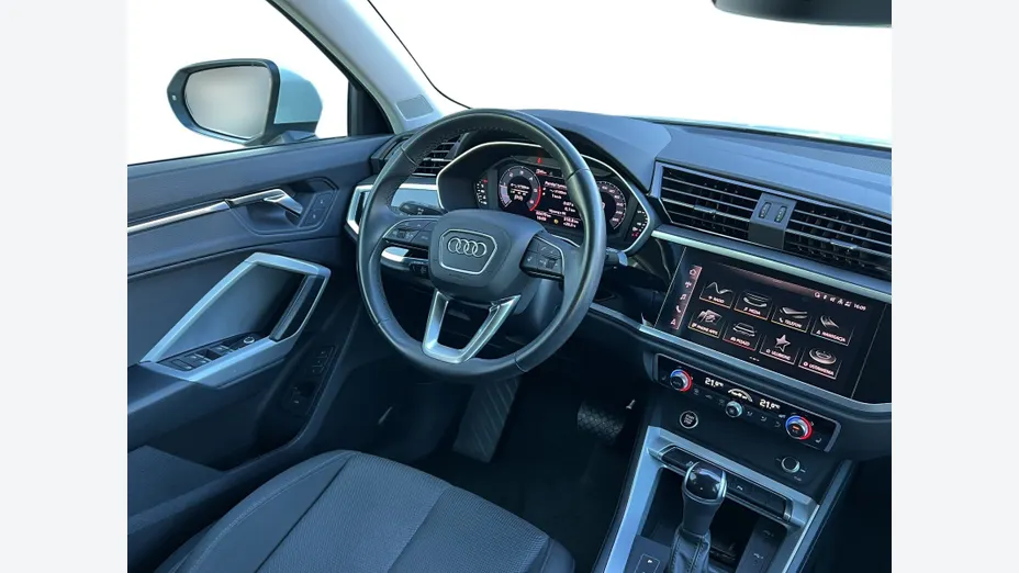 AUDI Q3 -