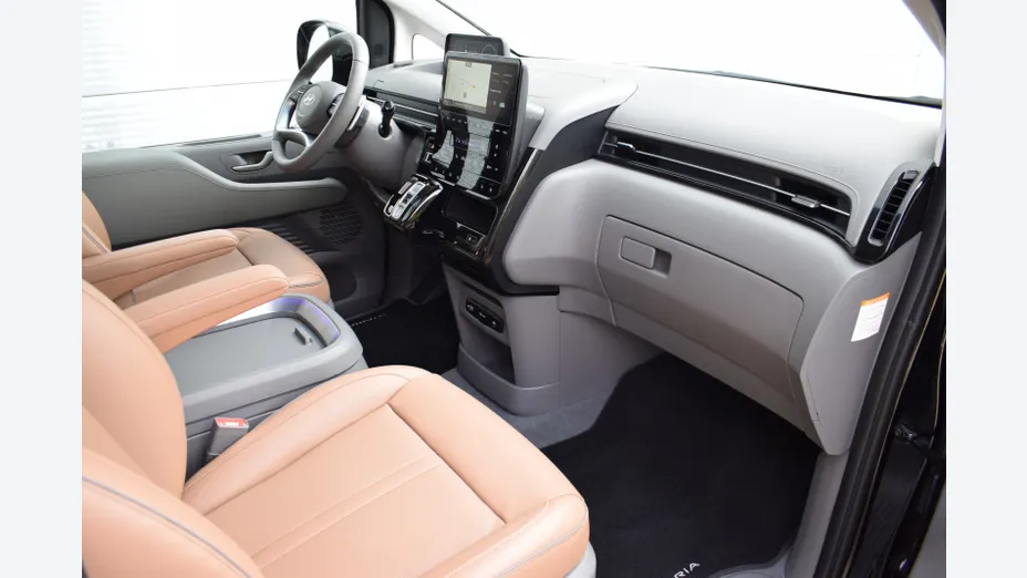 HYUNDAI Staria Staria 1.6 T-GDI HEV Luxury aut