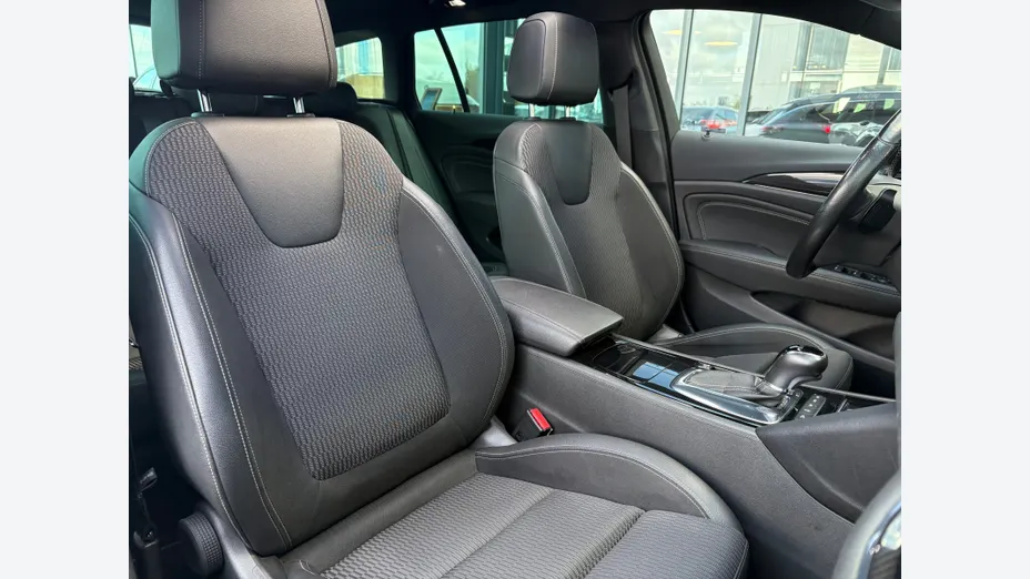 OPEL Insignia -