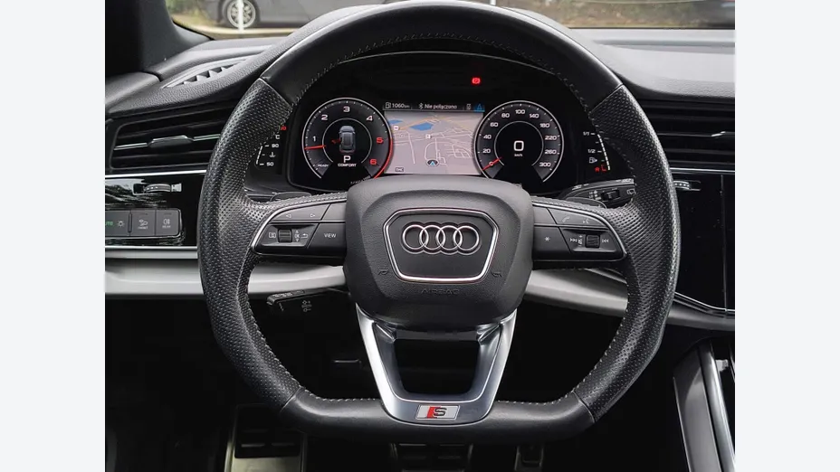 AUDI Q8 -
