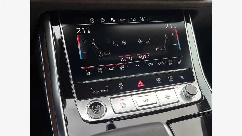 AUDI Q8 -