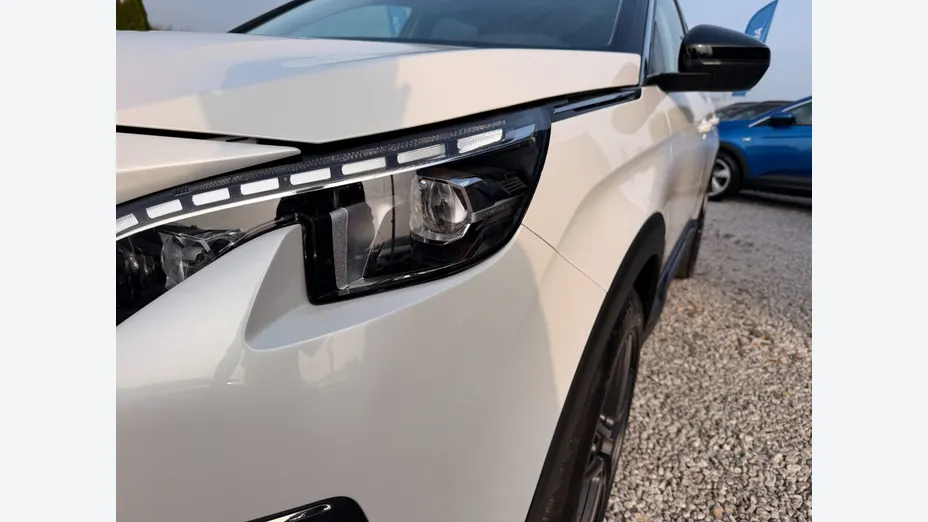 PEUGEOT 3008 -