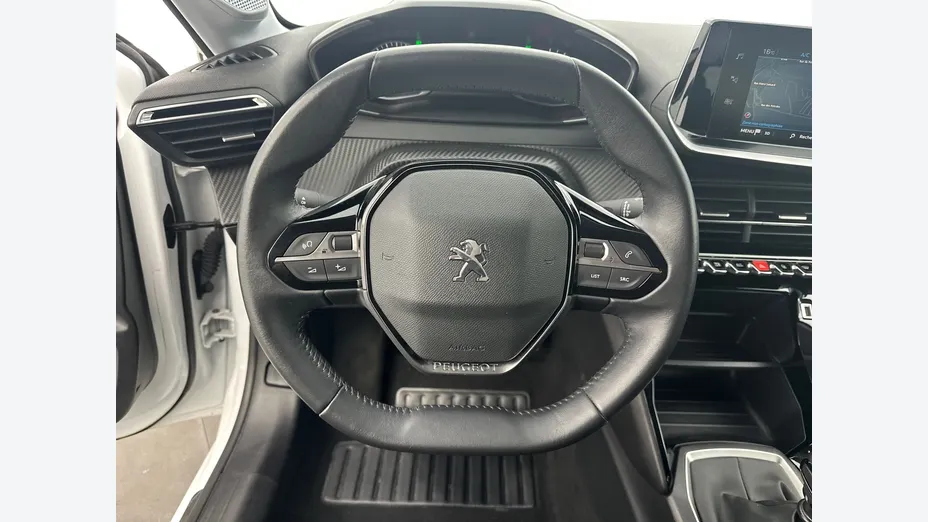 PEUGEOT 208 -