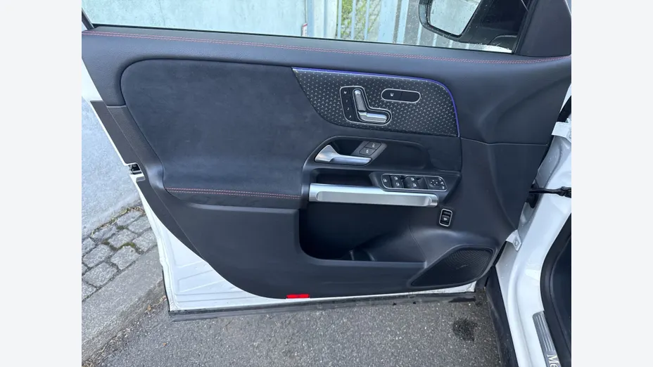 MERCEDES-BENZ GLB GLB 220 d 4-Matic AMG Line 8G-DCT