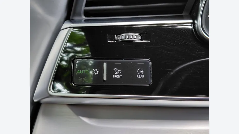 AUDI Q8 -