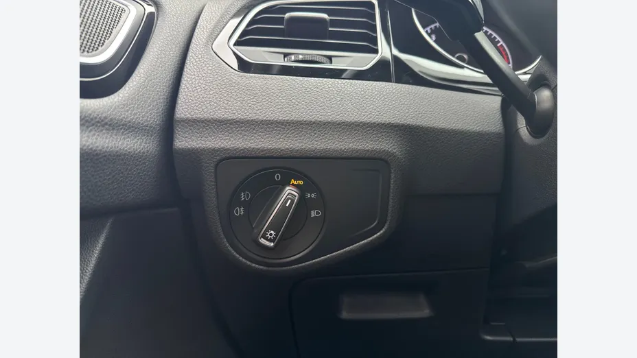 VOLKSWAGEN Golf Sportsvan -