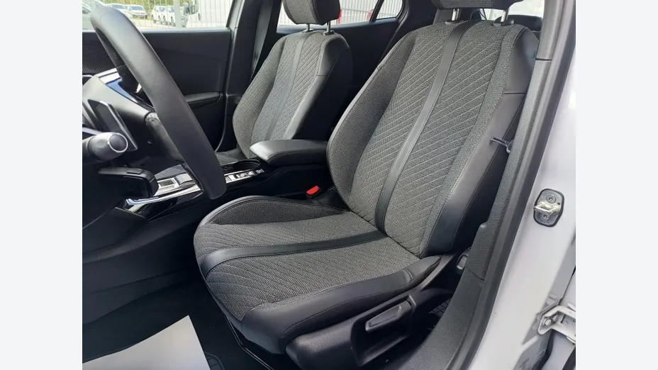 PEUGEOT 2008 2008 PureTech 130 Allure S&S EAT8