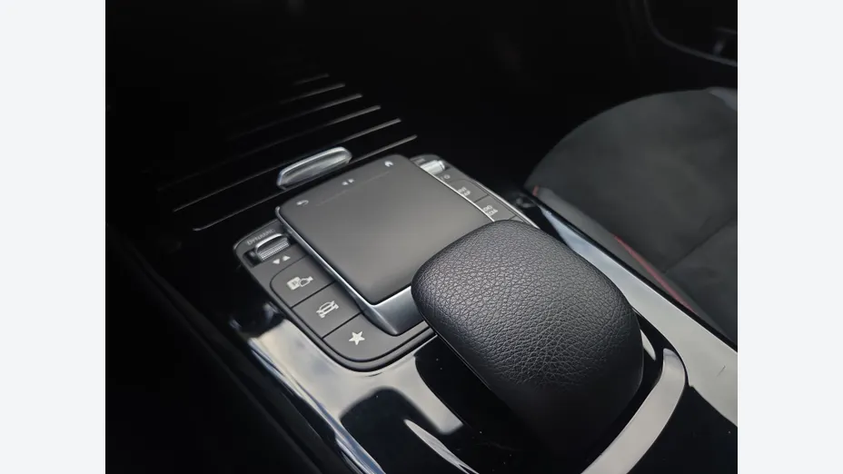 MERCEDES-BENZ CLA CLA 180 7G-DCT