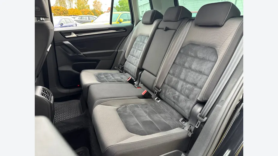 VOLKSWAGEN Golf Sportsvan -