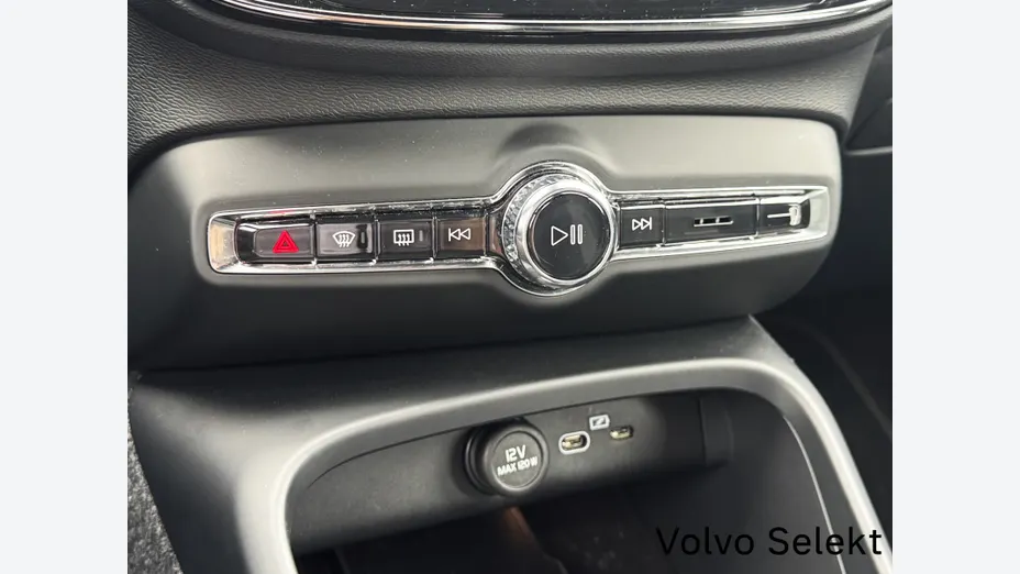 VOLVO XC40 XC40 B3 Plus Dark aut