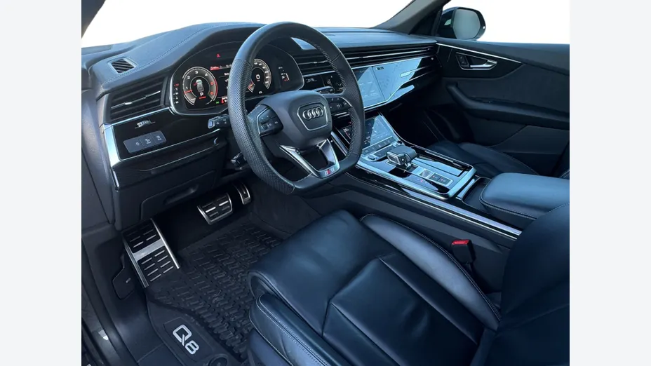 AUDI Q8 -