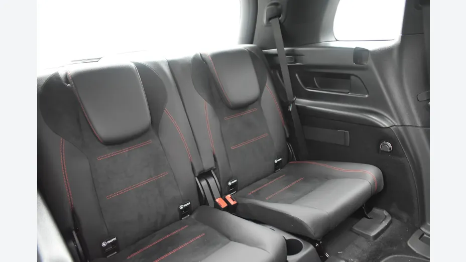 MERCEDES-BENZ GLB GLB 220 d 4-Matic AMG Line 8G-DCT