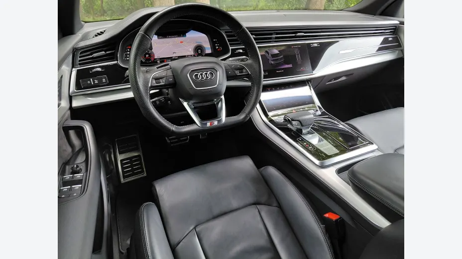 AUDI Q8 -