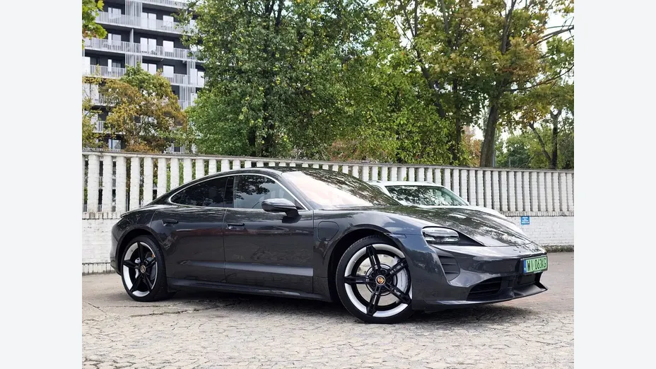PORSCHE Taycan Taycan