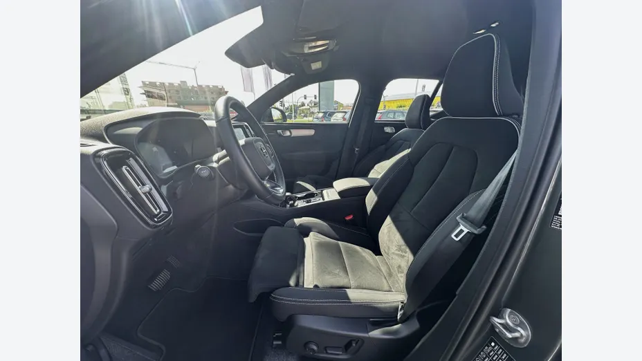 VOLVO XC40 XC40 B3 Plus Dark aut