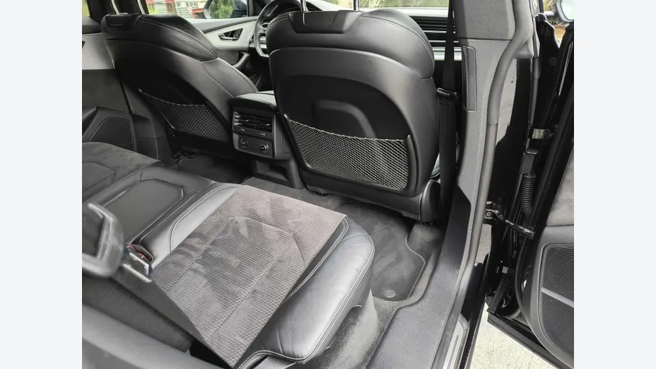 AUDI Q8 -