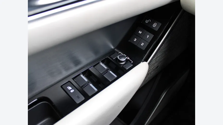 LAND ROVER Range Rover Velar Velar 2.0 SD4 R-Dynamic HSE