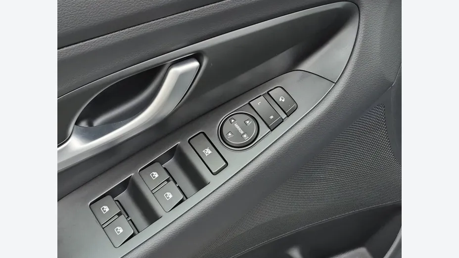 HYUNDAI i30 -