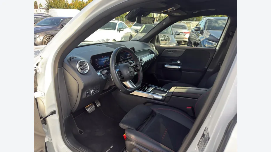 MERCEDES-BENZ GLB GLB 200 AMG Line 7G-DCT