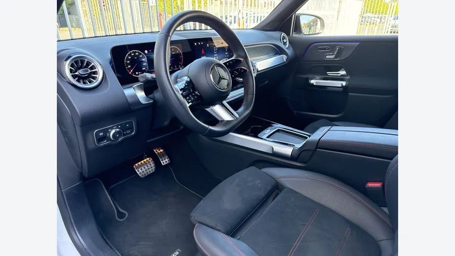MERCEDES-BENZ GLB GLB 220 d 4-Matic AMG Line 8G-DCT
