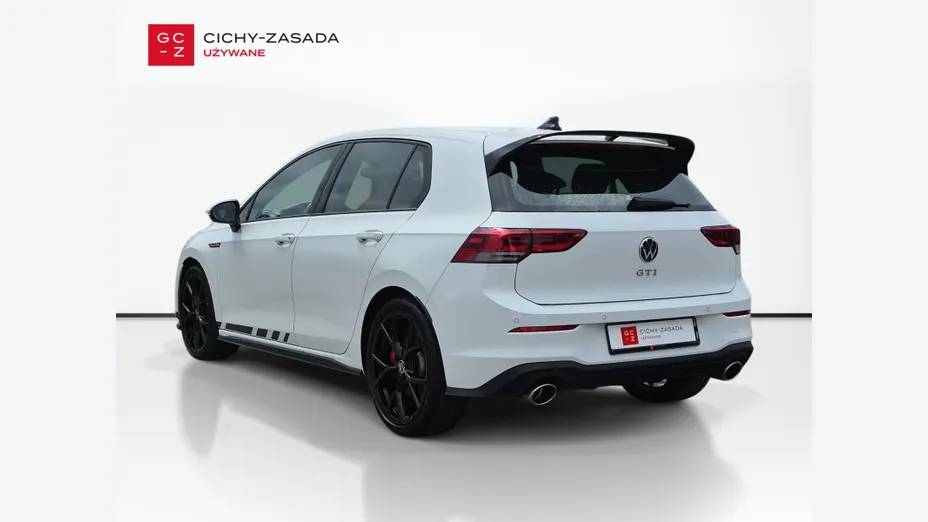 VOLKSWAGEN Golf -