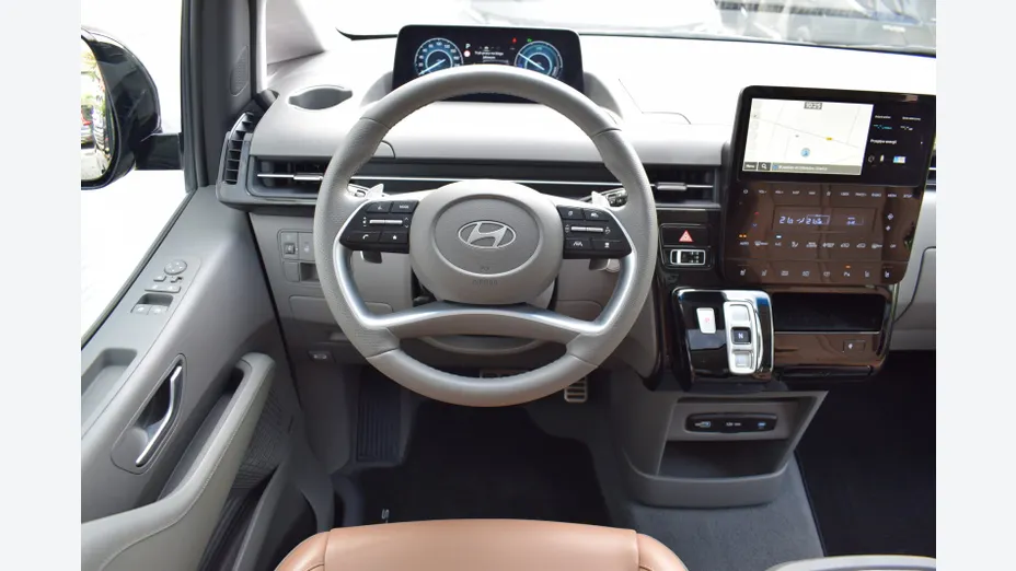 HYUNDAI Staria Staria 1.6 T-GDI HEV Luxury aut