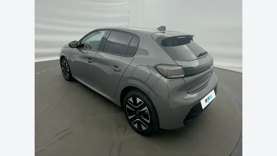 PEUGEOT 208 -