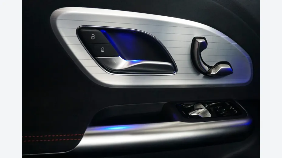 MERCEDES-BENZ GLB -