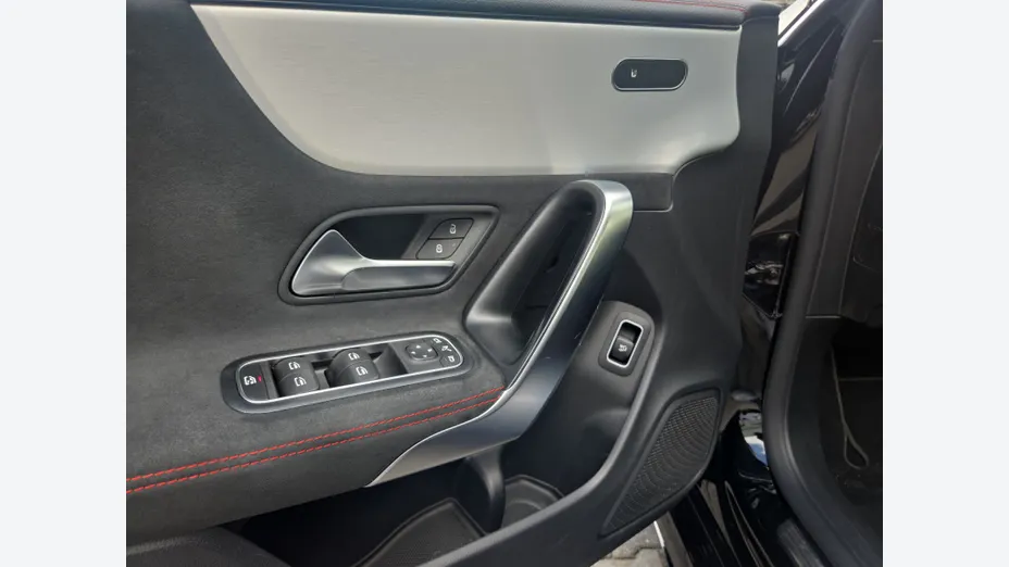 MERCEDES-BENZ CLA CLA 180 7G-DCT