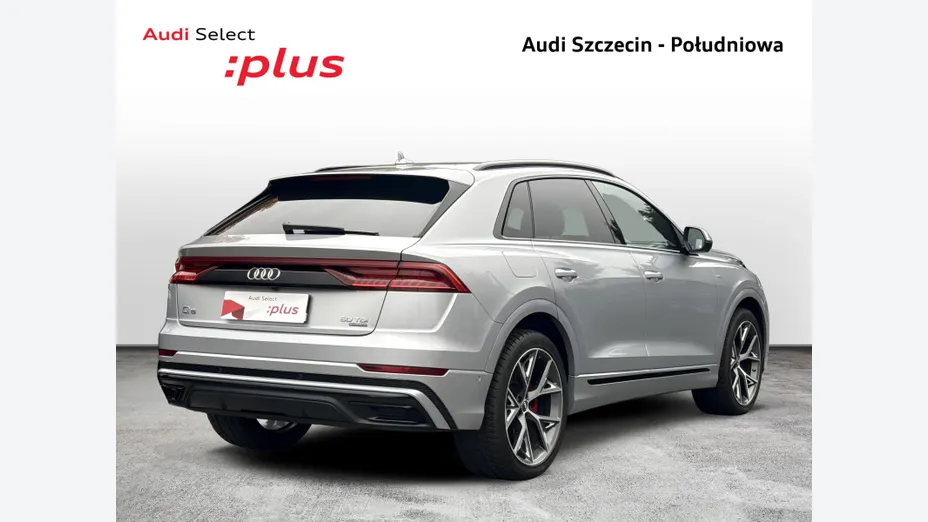 AUDI Q8 -
