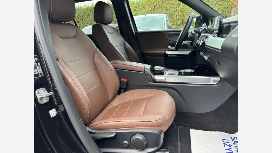MERCEDES-BENZ GLB GLB 200 AMG Line 7G-DCT