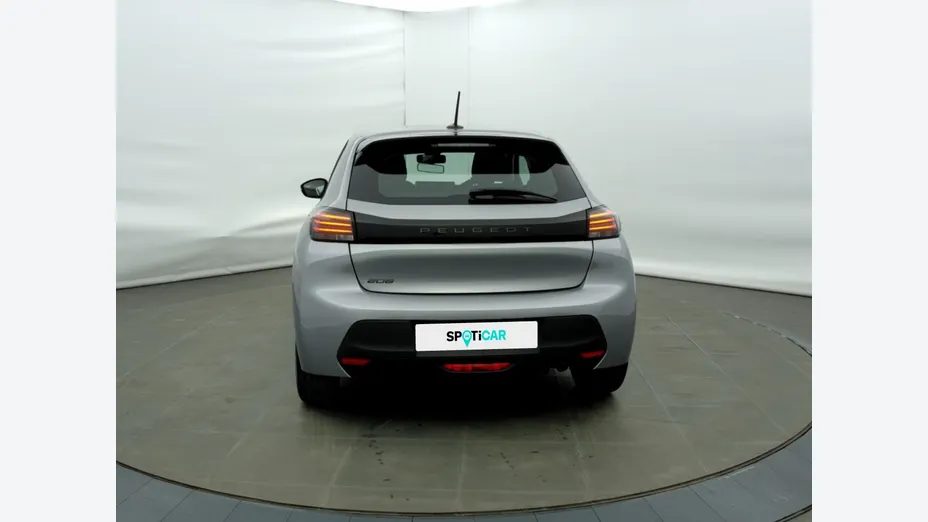 PEUGEOT 208 -